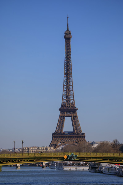 Paris, la Tour Eiffel et le Pont Mirabeau