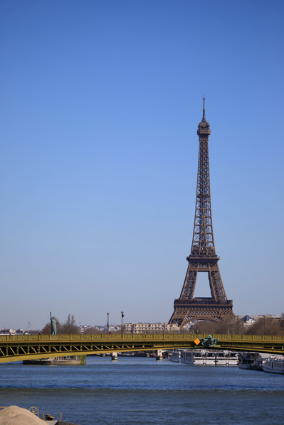 Paris, la Tour Eiffel et le Pont Mirabeau