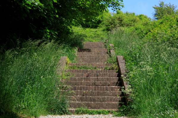 france, région Hauts de france, Somme, Ault, porte du moulinet et escaliers vers les hauteurs de la