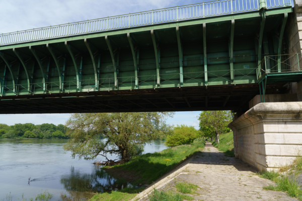 france, région centre, Loiret, Briare, pont canal de Birare, pont-canal portant le canal latéral à
