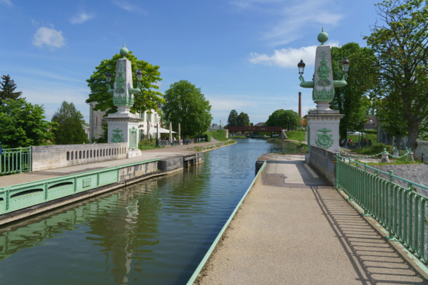france, région centre, Loiret, Briare, pont canal de Birare, pont-canal portant le canal latéral à