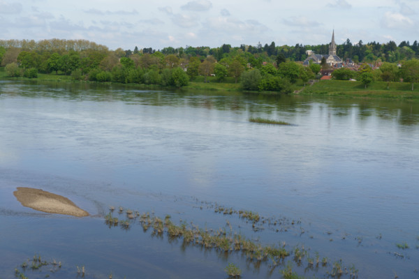 france, région centre, Loiret, Briare, la Loire aux abords du pont canal,