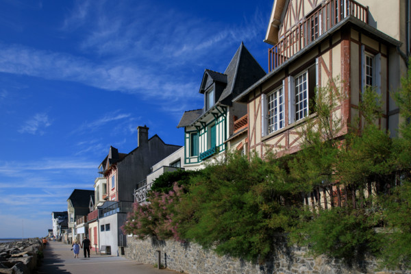 france, region Normandie, Manche, cotentin, Agon coutainville,  plage, promenade de Chausey,