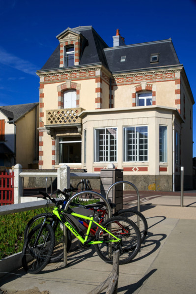 france, region Normandie, Manche, cotentin, Agon coutainville,  plage, promenade de Chausey,