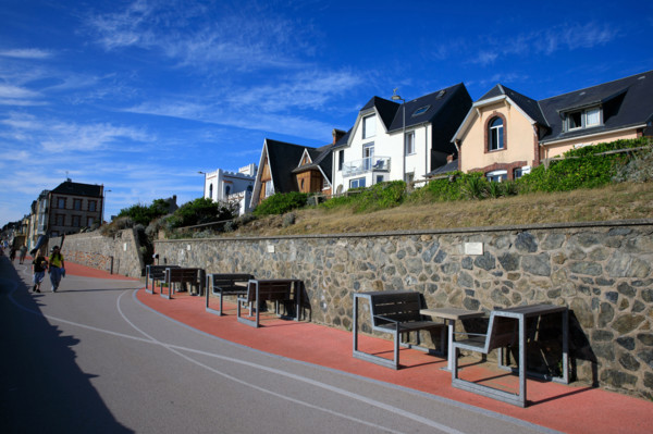 france, region Normandie, Manche, cotentin, Agon coutainville,  plage, promenade de Chausey,