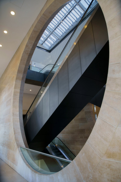 Paris, Musée du Louvre, escalators