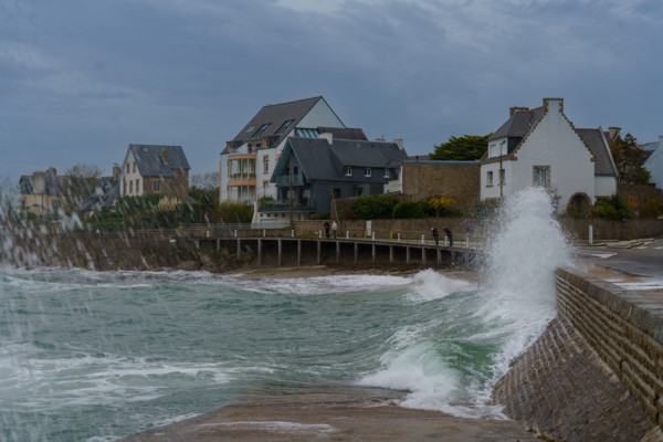 france region Bretagne, Finistère sud, Concarneau, grandes marées sur la corniche,