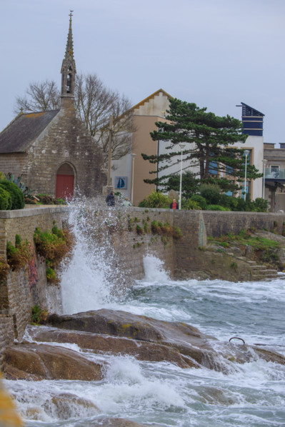 france region Bretagne, Finistère sud, Concarneau, grandes marées sur la corniche, quai de la
