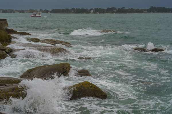 france region Bretagne, Finistère sud, Concarneau, grandes marées sur la corniche,