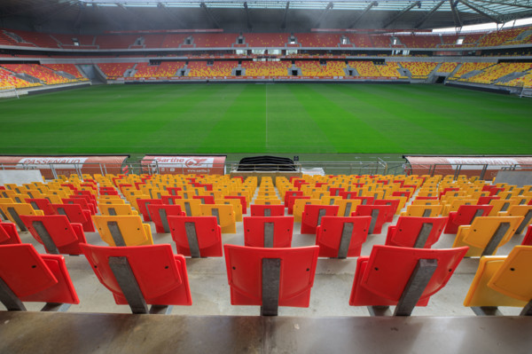 rance, région pays de la loire, sarthe, le Mans, stade Marie Marvingt, sièges jaunes et rouges.