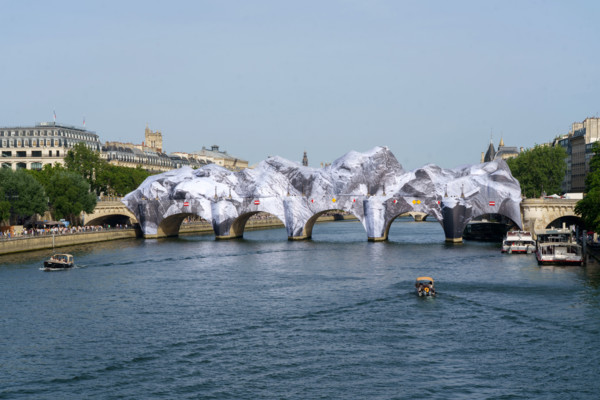 Oeuvre "La Caverne du Pont Neuf", par JR