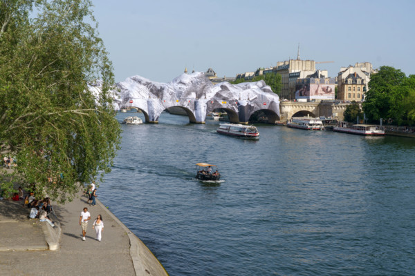 Oeuvre "La Caverne du Pont Neuf", par JR