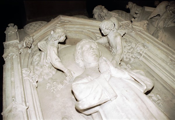 Tombeau d'un des fils du comte d'Alençon.