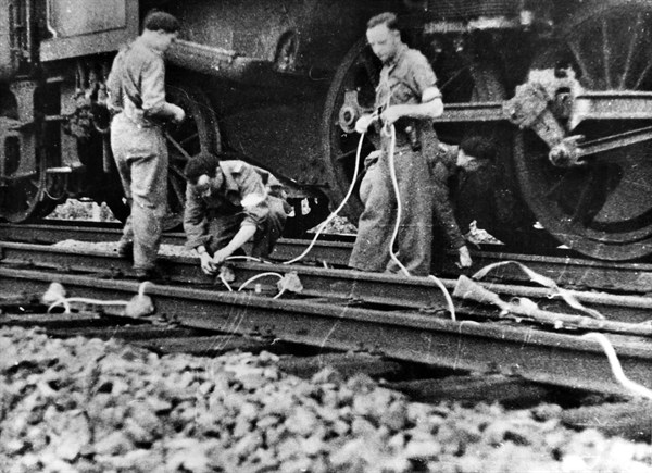 Destruction of the railways by the F.F.I.;  1944