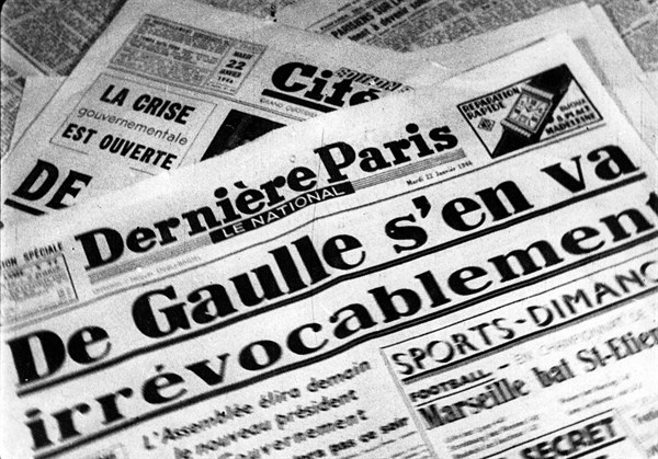 12 janvier 1946. Manchette de " Dernière Paris " : " de Gaulle s'en va ".