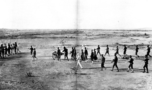 Enterrement, à Abéche, du Colonel Moll , 21 juin 1911
