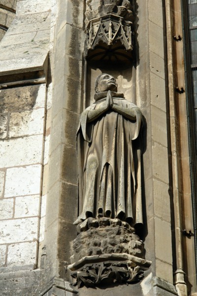 Chartres.