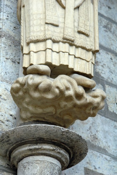 Chartres.