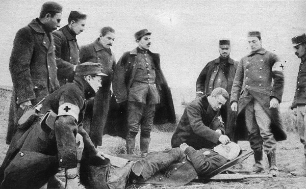 Aumônier belge sur le front. Extrême-onction.
