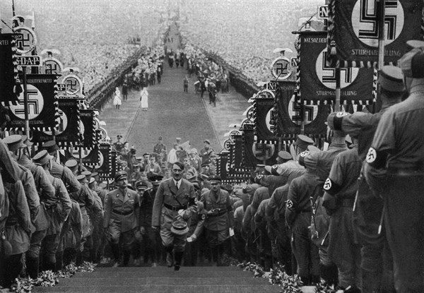Adolf Hitler. Bückeberg 1934. Adolf à Bückeberg en 1934.