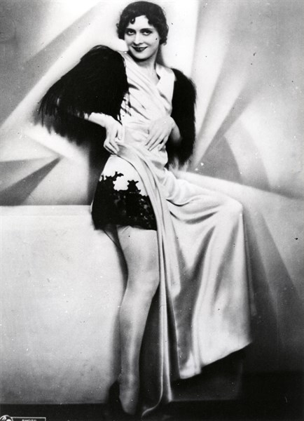 Arletty, 1932
