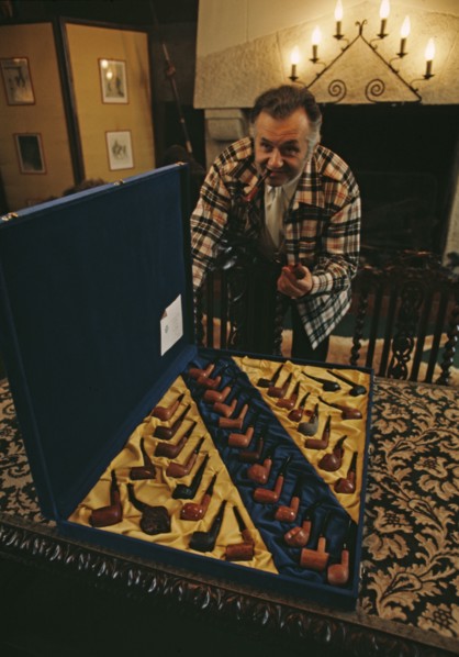Jean Richard et sa collection de pipes