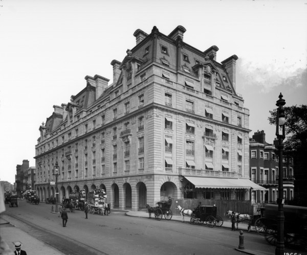 Horse drawn omnibuses and cabs pass the Ritz Hotel, Piccadilly, London, 1906