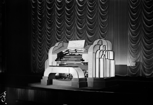 Compton organ at the Odeon, Haverstock Hill, Camden, London, 1934