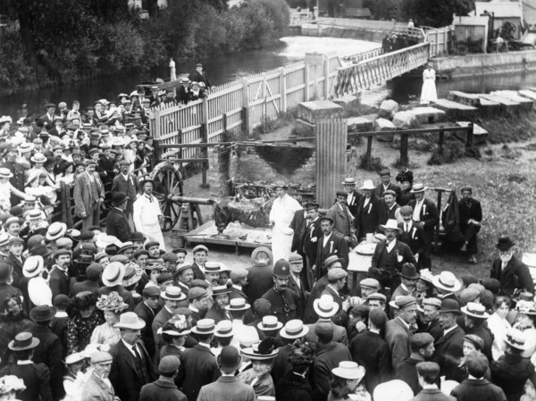 Ox-roast near the River Thames, Osney Bridge, Oxfordshire, 1887