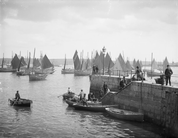 Fishermen unload their catches, Falmouth Pier, Falmouth, Cornwall, c1860-c1922