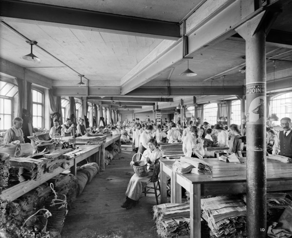 Workers at Hampton's Munitions Works, Lambeth, London, 1914-1918