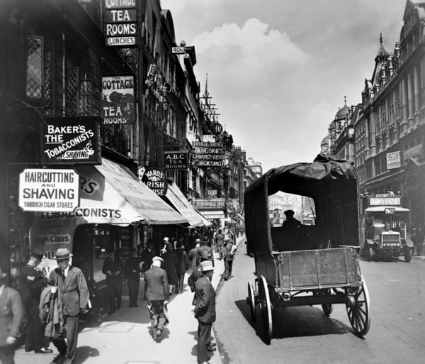 The Strand looking east, Westminster, London, (c1910s?).  Artist: George Davison Reid