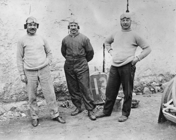 Humber drivers, 1914. Artist: Unknown