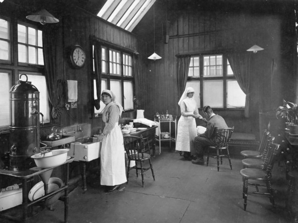 First aid room, Wolseley car factory, Birmingham, 1920s. Artist: Unknown