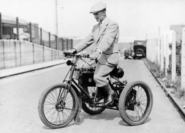 An 1898 De Dion tricycle and rider, (c1898?). Artist: Unknown