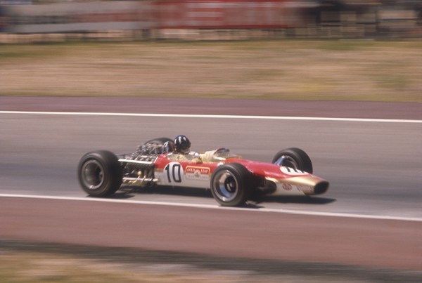 Graham Hill's Lotus at speed, Spanish Grand Prix, Jarama, Madrid, 1968. Artist: Unknown