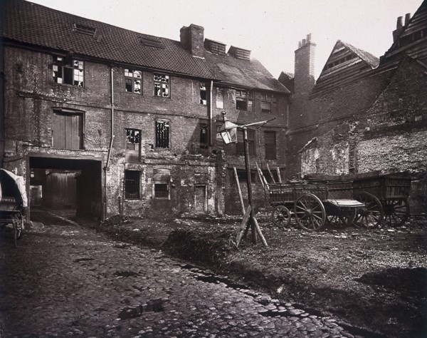 White Hart Inn yard, Southwark, London, 1881. Artist: Henry Dixon