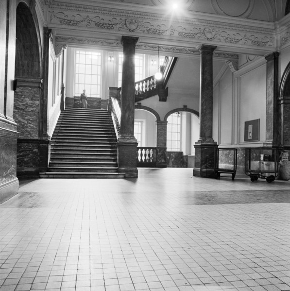 The grand staircase, Great Central Hotel, 222 Marylebone Road, London, 1970