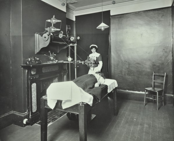 X-ray room, Fulham School treatment centre, London, 1914. Artist: Unknown.