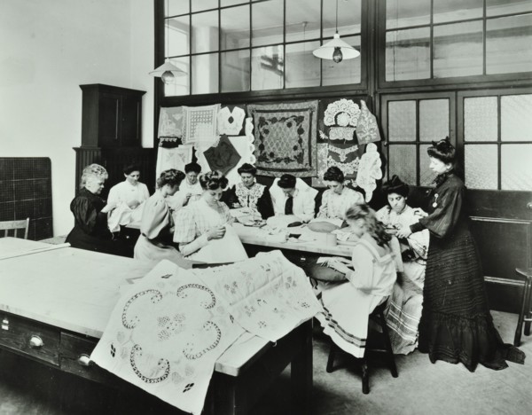 Bobbin lace and embroidery class, Northern Polytechnic, London, 1907. Artist: Unknown.
