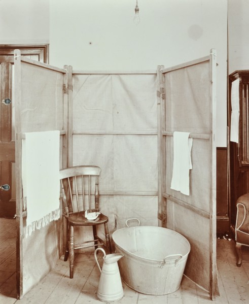 Improvised bathroom, Shoreditch Technical Institute, London, 1907. Artist: Unknown.
