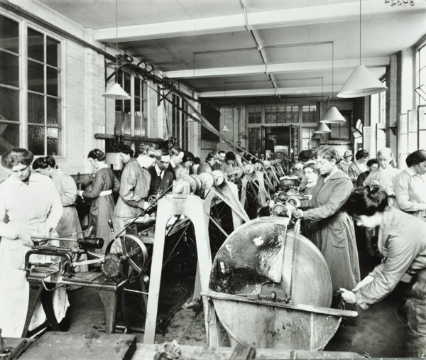 Female munitions workers, Shoreditch Technical Institute, London, 1915. Artist: Unknown.