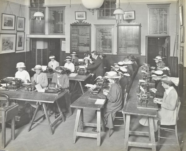 Typewriting class for women, Blackheath Road Evening Institute, London, 1914. Artist: Unknown.