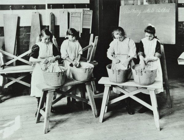 Laundry work, Tennyson Street School, Battersea, London, 1907. Artist: Unknown.