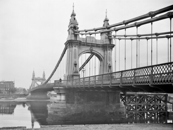Hammersmith Bridge, Barnes, London, 1895
