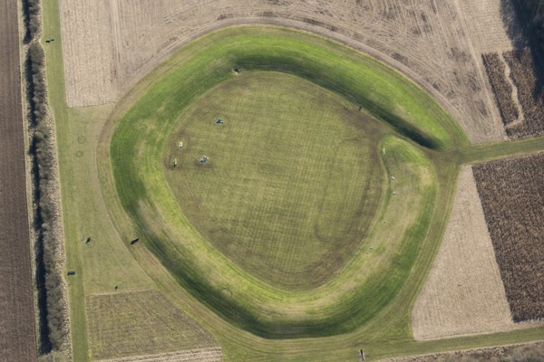Mysterious circular earthwork structure near Norsebury Ring hillfort, Hampshire, 2018
