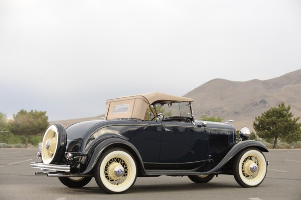 Ford 18 Deluxe Roadster 1932. Artist: Simon Clay.