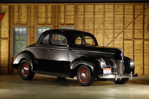 Ford Deluxe customised 1940. Artist: Simon Clay.