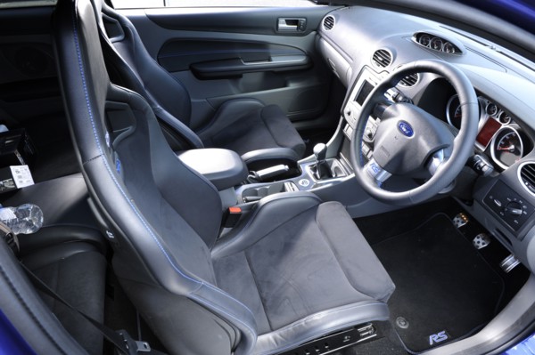 Ford Focus RS 2009. Artist: Simon Clay.