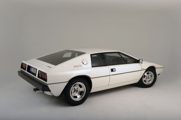 Lotus Esprit 1977 from the James Bond film The Spy Who Loved Me. Artist: Simon Clay.